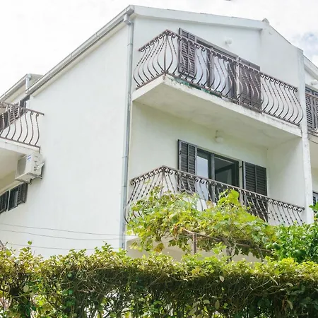 Apartamento By The Sea Arbanija, Ciovo - 18624 *